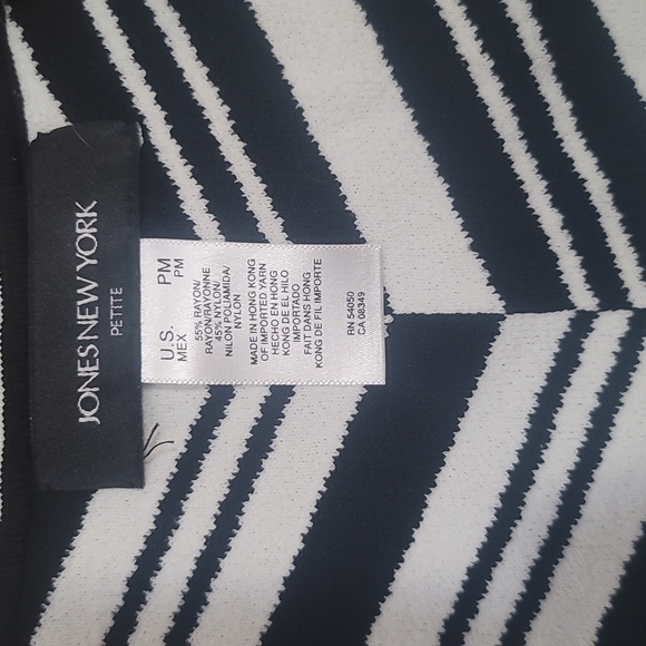 JONES NEW YORK Petite medium sleeveless top vest black white stripes geo print - Picture 2 of 4